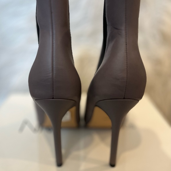 Bran New with Box Neiman Marcus Palazzi Lt Grey Ankle Boot size 6 Gorgeous! - Picture 7 of 10
